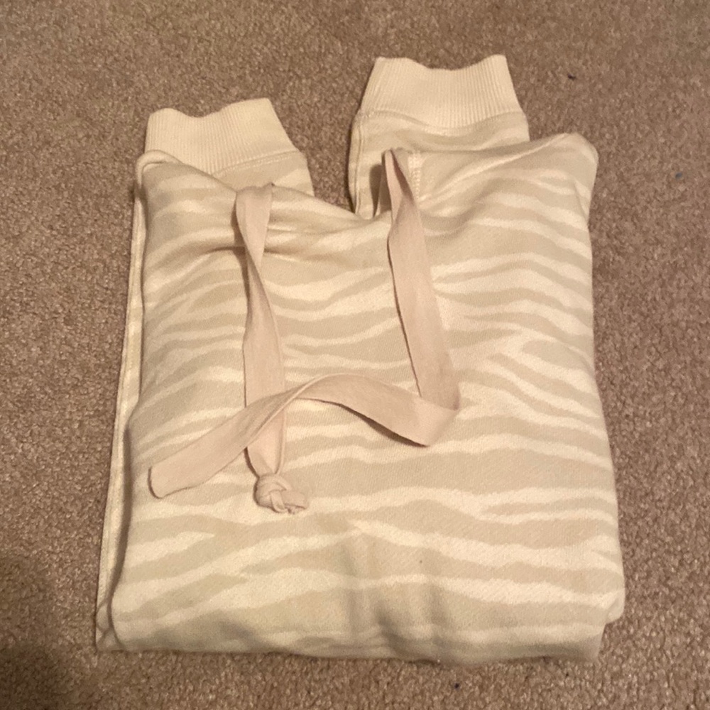 american eagle cropped sweatshirt
